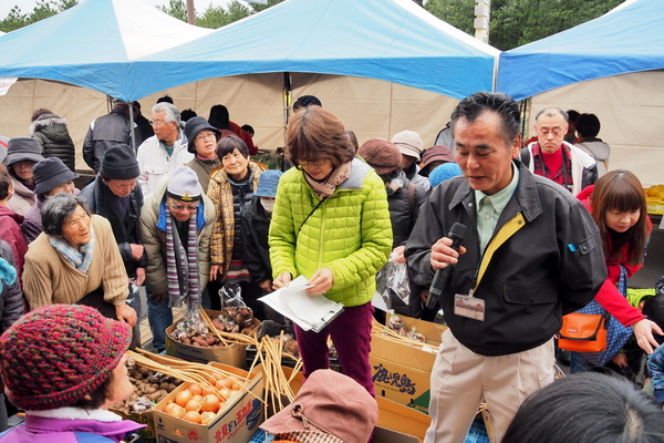 毎年大人気の農産物の詰め放題！とにかくお野菜、果物などお得にゲットできるイベントなのです。