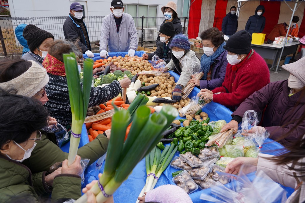 野菜の詰め放題も大人気